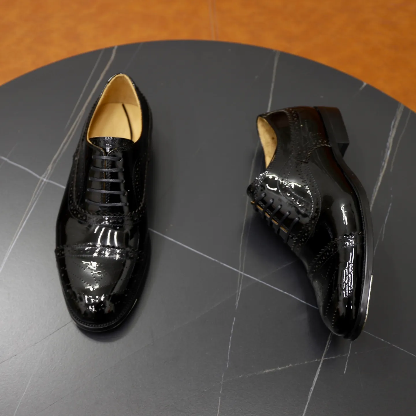 Men's shoes 💰660💰🙅‍♂️🙅‍♂️🙅‍♂️Niuli Brand: Gucci GuCCI Standard code: Men's code 39-44 (45 can be customized) Grade: Same style as the official website Original quality Material: Original cowhide surface Comfortable cowhide lining Original outsole Style category: Men's fashionable casual leather shoes Distinguished big-name luxury elements, top luxury Color: actual picture color